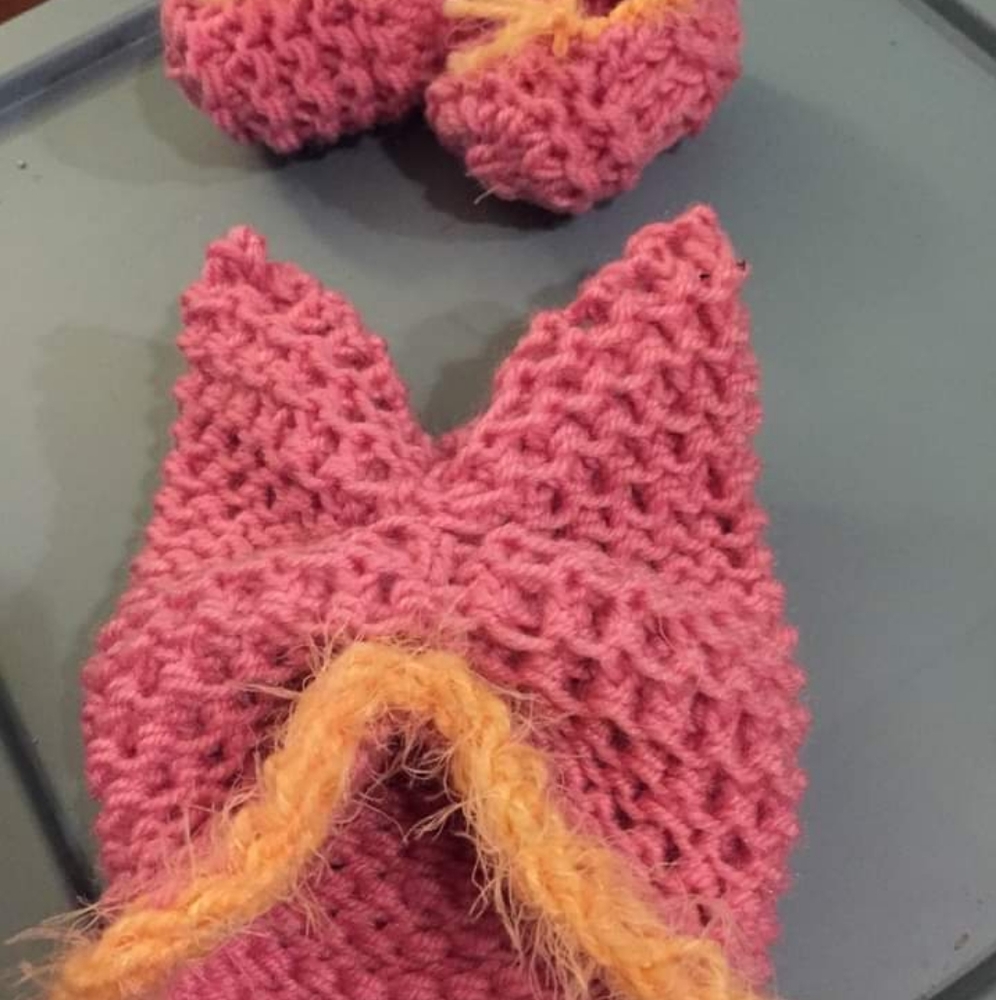 Nb Kitty Hat and Booties